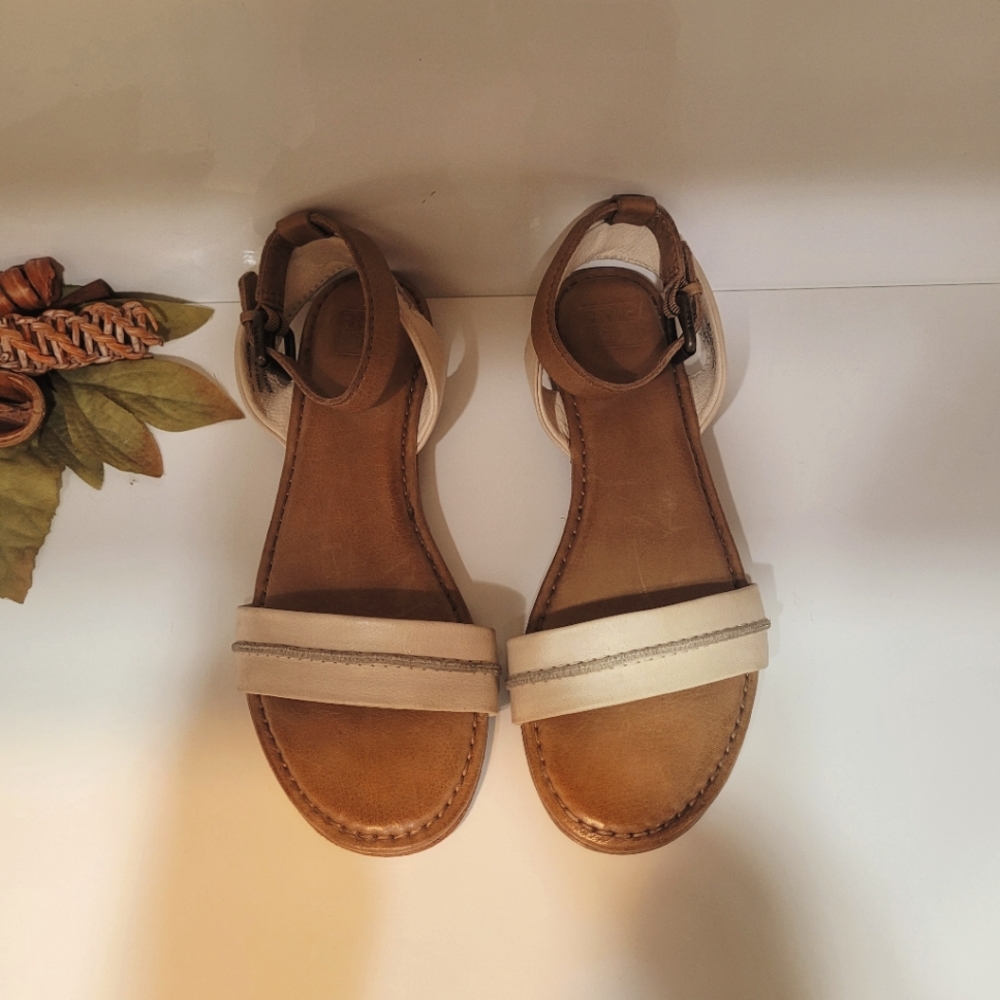 Frye Philip Seam Ankle Strap Dress Sandals Ivory/Tan - Picture 2 of 6